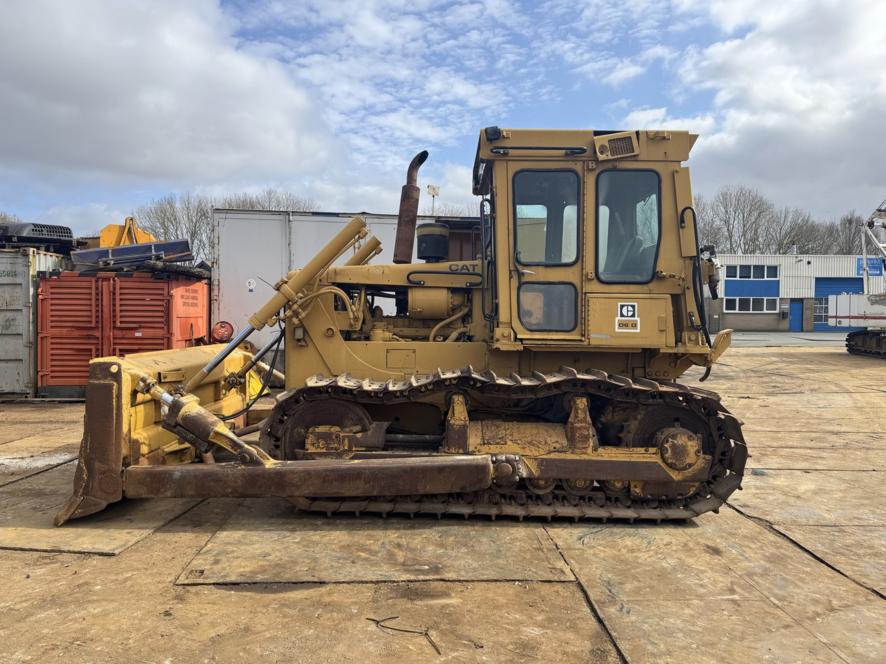Caterpillar Used Bulldozer CAT D6D Good Price Tracked Tractor - Buldožer: slika Caterpillar Used Bulldozer CAT D6D Good Price Tracked Tractor - Buldožer Caterpillar Used Bulldozer CAT D6D Good Price Tracked Tractor - Buldožer: slika Caterpillar Used Bulldozer CAT D6D Good Price Tracked Tractor - Buldožer
