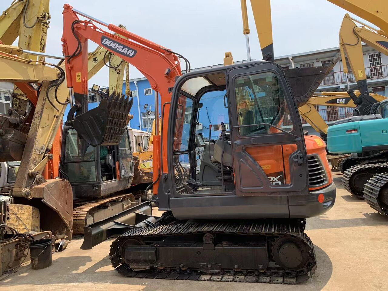 Doosan mini excavator 6 ton small digger Doosan DH60, DX60 - Mini bager: slika Doosan mini excavator 6 ton small digger Doosan DH60, DX60 - Mini bager Doosan mini excavator 6 ton small digger Doosan DH60, DX60 - Mini bager: slika Doosan mini excavator 6 ton small digger Doosan DH60, DX60 - Mini bager