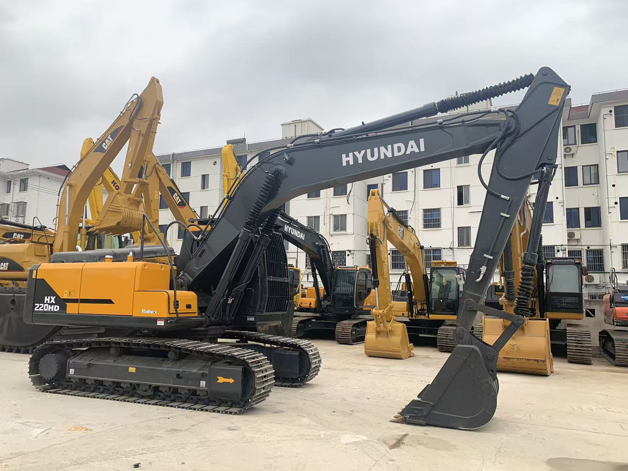 Hyundai HX220HD Good Price Secondhand 22 ton Excavator - Bager gusjeničar: slika Hyundai HX220HD Good Price Secondhand 22 ton Excavator - Bager gusjeničar Hyundai HX220HD Good Price Secondhand 22 ton Excavator - Bager gusjeničar: slika Hyundai HX220HD Good Price Secondhand 22 ton Excavator - Bager gusjeničar