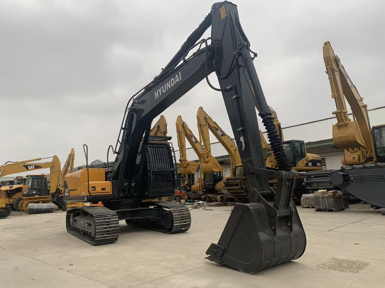 Hyundai HX220HD Good Price Secondhand 22 ton Excavator - Bager gusjeničar: slika Hyundai HX220HD Good Price Secondhand 22 ton Excavator - Bager gusjeničar Hyundai HX220HD Good Price Secondhand 22 ton Excavator - Bager gusjeničar: slika Hyundai HX220HD Good Price Secondhand 22 ton Excavator - Bager gusjeničar