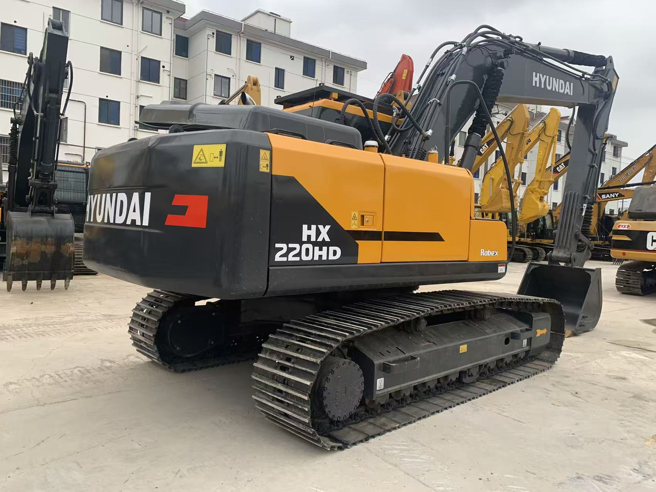 Hyundai HX220HD Good Price Secondhand 22 ton Excavator - Bager gusjeničar: slika Hyundai HX220HD Good Price Secondhand 22 ton Excavator - Bager gusjeničar Hyundai HX220HD Good Price Secondhand 22 ton Excavator - Bager gusjeničar: slika Hyundai HX220HD Good Price Secondhand 22 ton Excavator - Bager gusjeničar