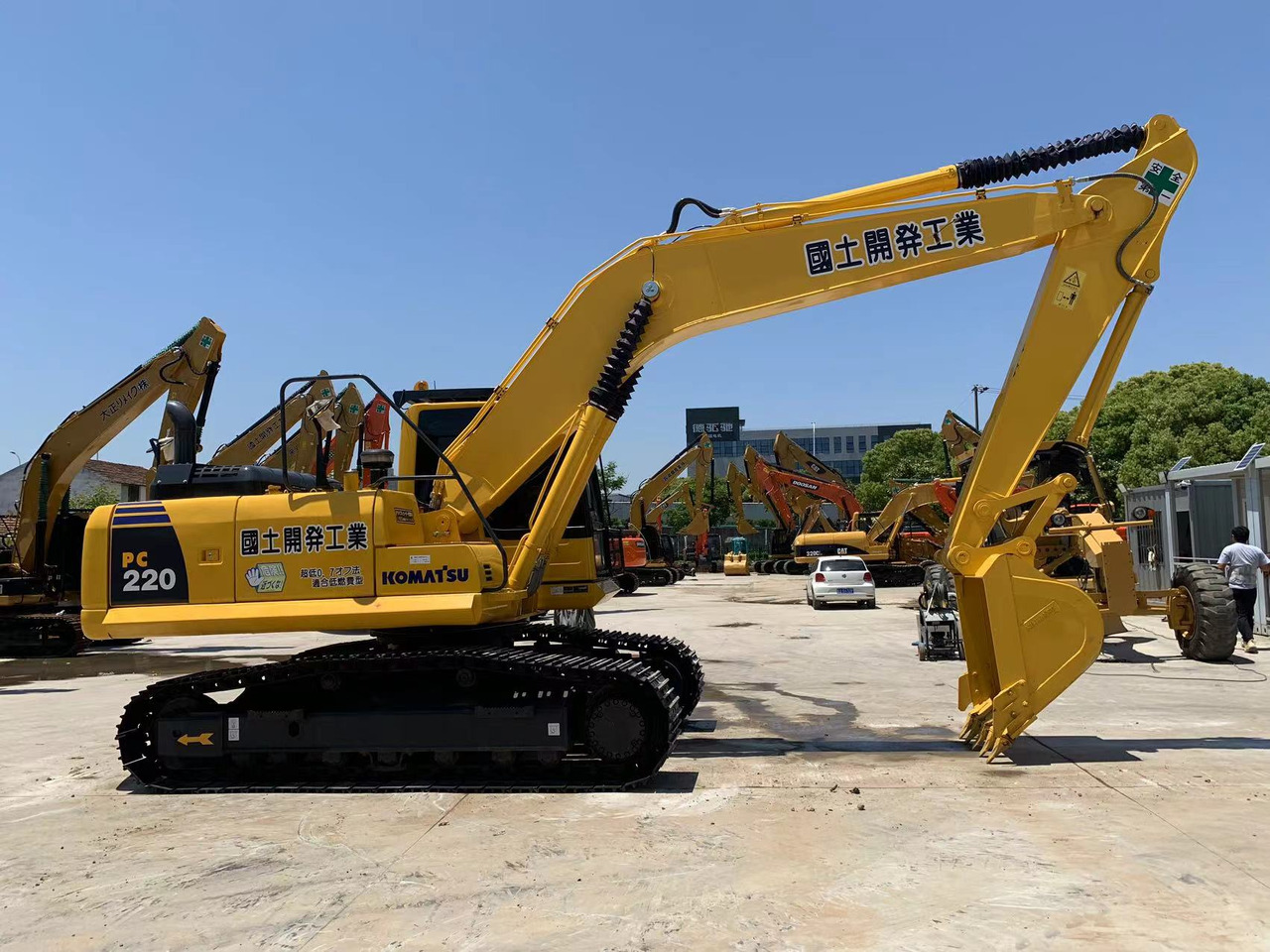 Komatsu Excavator PC220 Good Condition 22 ton Digger - Bager gusjeničar: slika Komatsu Excavator PC220 Good Condition 22 ton Digger - Bager gusjeničar Komatsu Excavator PC220 Good Condition 22 ton Digger - Bager gusjeničar: slika Komatsu Excavator PC220 Good Condition 22 ton Digger - Bager gusjeničar