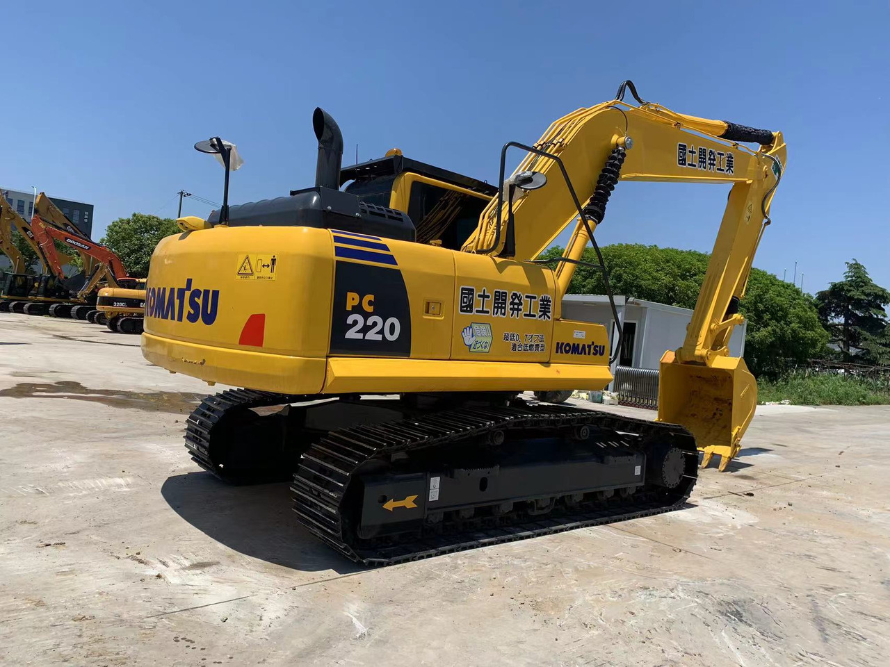 Komatsu Excavator PC220 Good Condition 22 ton Digger - Bager gusjeničar: slika Komatsu Excavator PC220 Good Condition 22 ton Digger - Bager gusjeničar Komatsu Excavator PC220 Good Condition 22 ton Digger - Bager gusjeničar: slika Komatsu Excavator PC220 Good Condition 22 ton Digger - Bager gusjeničar