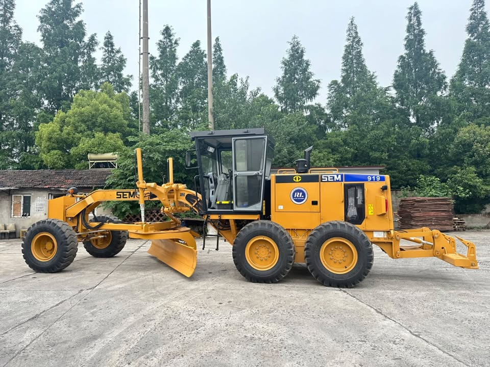 SEM 919 Motor Grader Used Condition - Grejder: slika SEM 919 Motor Grader Used Condition - Grejder SEM 919 Motor Grader Used Condition - Grejder: slika SEM 919 Motor Grader Used Condition - Grejder