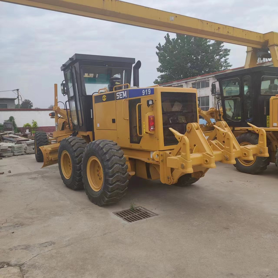 SEM SEM Motor Grader 919 for Sale: 140 kW (190 HP) SDEC Engine, 3.97 m Blade & 15,070 kg Operating Weight - Grejder: slika SEM SEM Motor Grader 919 for Sale: 140 kW (190 HP) SDEC Engine, 3.97 m Blade & 15,070 kg Operating Weight - Grejder SEM SEM Motor Grader 919 for Sale: 140 kW (190 HP) SDEC Engine, 3.97 m Blade & 15,070 kg Operating Weight - Grejder: slika SEM SEM Motor Grader 919 for Sale: 140 kW (190 HP) SDEC Engine, 3.97 m Blade & 15,070 kg Operating Weight - Grejder