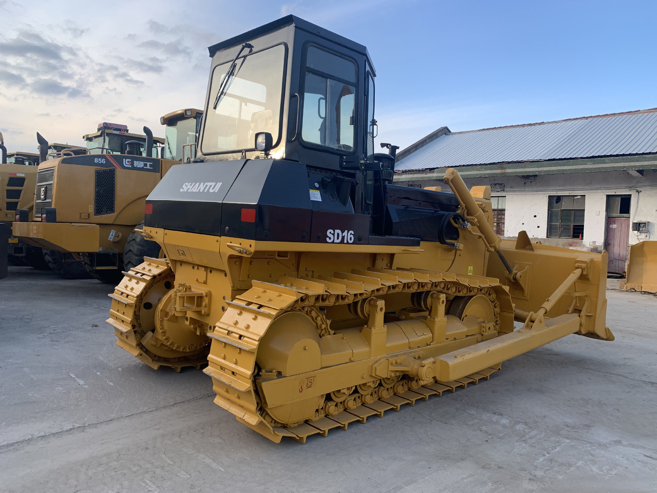 SHANTUI SD16 Used Bulldozer with Good Price - Buldožer: slika SHANTUI SD16 Used Bulldozer with Good Price - Buldožer SHANTUI SD16 Used Bulldozer with Good Price - Buldožer: slika SHANTUI SD16 Used Bulldozer with Good Price - Buldožer