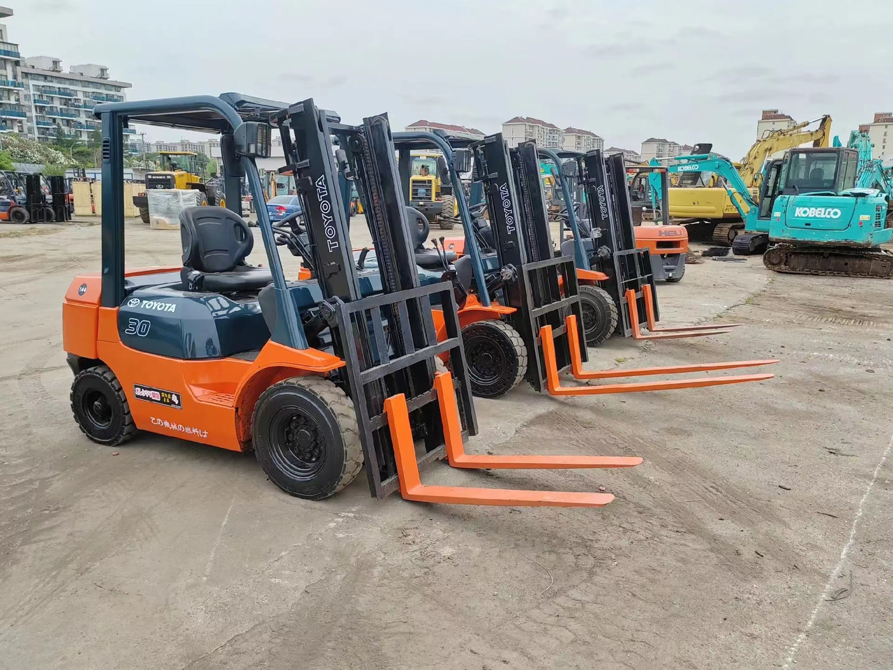 Toyota 3 ton Forklift FD30 with Free Lift, Side Shifter, Clamp - Diesel viličar: slika Toyota 3 ton Forklift FD30 with Free Lift, Side Shifter, Clamp - Diesel viličar Toyota 3 ton Forklift FD30 with Free Lift, Side Shifter, Clamp - Diesel viličar: slika Toyota 3 ton Forklift FD30 with Free Lift, Side Shifter, Clamp - Diesel viličar