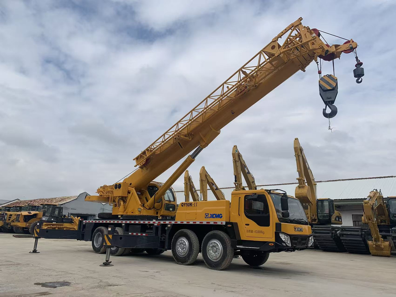XCMG Truck Crane QY50K, QY65K, QY70K Good Price on Sale - Autodizalica: slika XCMG Truck Crane QY50K, QY65K, QY70K Good Price on Sale - Autodizalica XCMG Truck Crane QY50K, QY65K, QY70K Good Price on Sale - Autodizalica: slika XCMG Truck Crane QY50K, QY65K, QY70K Good Price on Sale - Autodizalica