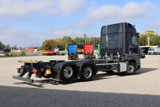 Mercedes-Benz Actros 2553 L - Transporter kontejnera/ Kamion s izmjenjivim sanducima: slika Mercedes-Benz Actros 2553 L - Transporter kontejnera/ Kamion s izmjenjivim sanducima Mercedes-Benz Actros 2553 L - Transporter kontejnera/ Kamion s izmjenjivim sanducima: slika Mercedes-Benz Actros 2553 L - Transporter kontejnera/ Kamion s izmjenjivim sanducima
