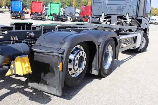 Mercedes-Benz Actros 2553 L - Transporter kontejnera/ Kamion s izmjenjivim sanducima: slika Mercedes-Benz Actros 2553 L - Transporter kontejnera/ Kamion s izmjenjivim sanducima Mercedes-Benz Actros 2553 L - Transporter kontejnera/ Kamion s izmjenjivim sanducima: slika Mercedes-Benz Actros 2553 L - Transporter kontejnera/ Kamion s izmjenjivim sanducima