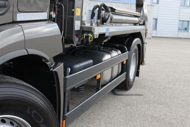 Mercedes-Benz Antos 1840L ABSETZER - Utovarivač s proklizavajućim upravljanjem: slika Mercedes-Benz Antos 1840L ABSETZER - Utovarivač s proklizavajućim upravljanjem Mercedes-Benz Antos 1840L ABSETZER - Utovarivač s proklizavajućim upravljanjem: slika Mercedes-Benz Antos 1840L ABSETZER - Utovarivač s proklizavajućim upravljanjem
