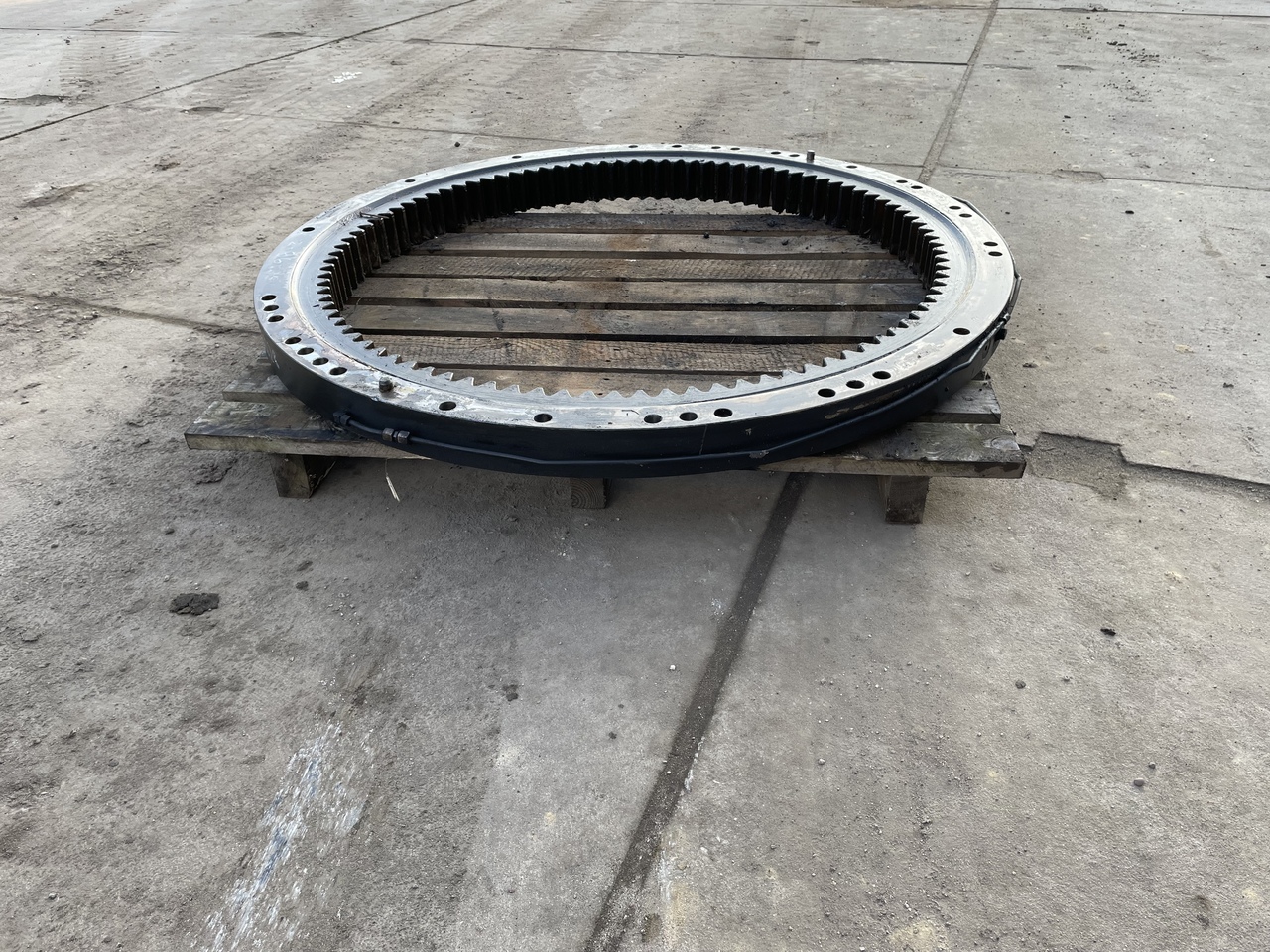 KOMATSU PC 228 - Okretni prsten za Bager: slika KOMATSU PC 228 - Okretni prsten za Bager KOMATSU PC 228 - Okretni prsten za Bager: slika KOMATSU PC 228 - Okretni prsten za Bager