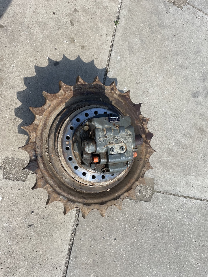 LIEBHERR R906 - Reduktor pogona za Bager gusjeničar: slika LIEBHERR R906 - Reduktor pogona za Bager gusjeničar LIEBHERR R906 - Reduktor pogona za Bager gusjeničar: slika LIEBHERR R906 - Reduktor pogona za Bager gusjeničar