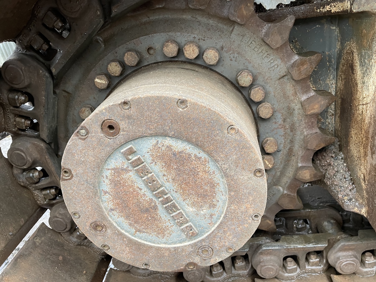 LIEBHERR R926 - Reduktor pogona za Bager gusjeničar: slika LIEBHERR R926 - Reduktor pogona za Bager gusjeničar LIEBHERR R926 - Reduktor pogona za Bager gusjeničar: slika LIEBHERR R926 - Reduktor pogona za Bager gusjeničar