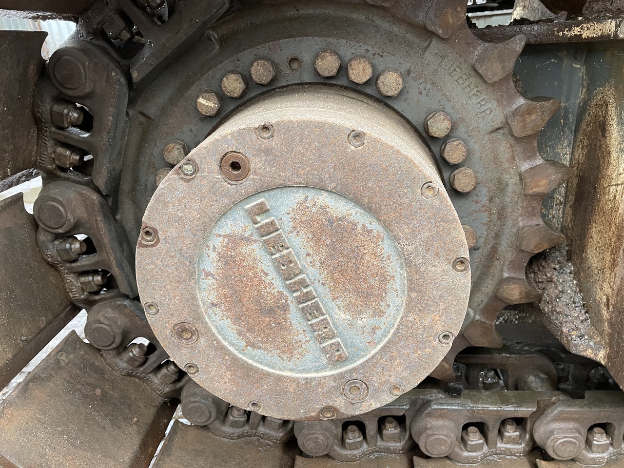 LIEBHERR R926 - Reduktor pogona za Bager gusjeničar: slika LIEBHERR R926 - Reduktor pogona za Bager gusjeničar LIEBHERR R926 - Reduktor pogona za Bager gusjeničar: slika LIEBHERR R926 - Reduktor pogona za Bager gusjeničar