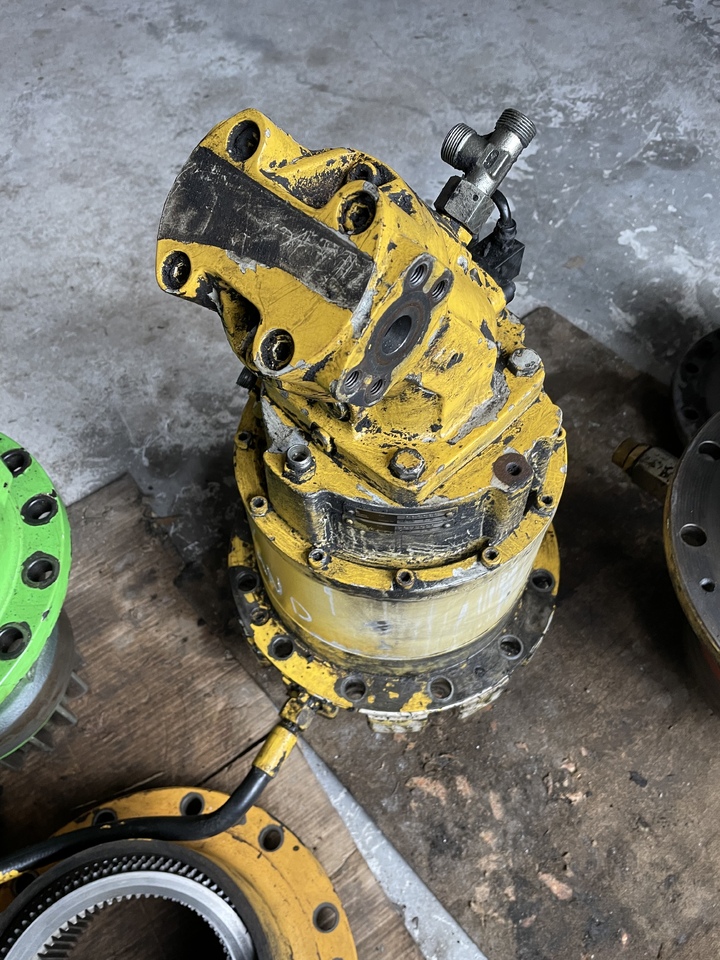 NEW HOLLAND Mh plus - Motor okretanja za Bager: slika NEW HOLLAND Mh plus - Motor okretanja za Bager NEW HOLLAND Mh plus - Motor okretanja za Bager: slika NEW HOLLAND Mh plus - Motor okretanja za Bager