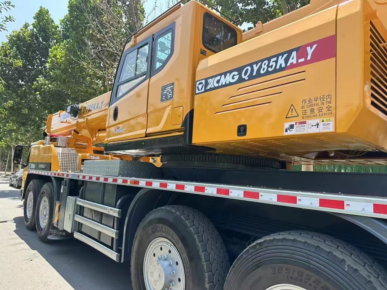 Autodizalica za sve terene XCMG QY75K: slika Autodizalica za sve terene XCMG QY75K