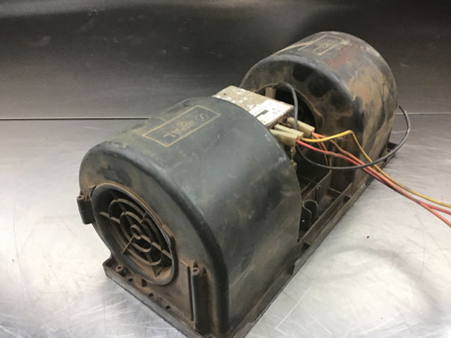 Liebherr A310 / A312 Li / A316 Li / R310 / R312 / R900 / R966 / R970 / R976 / R980 - Ventilator kabine: slika Liebherr A310 / A312 Li / A316 Li / R310 / R312 / R900 / R966 / R970 / R976 / R980 - Ventilator kabine Liebherr A310 / A312 Li / A316 Li / R310 / R312 / R900 / R966 / R970 / R976 / R980 - Ventilator kabine: slika Liebherr A310 / A312 Li / A316 Li / R310 / R312 / R900 / R966 / R970 / R976 / R980 - Ventilator kabine