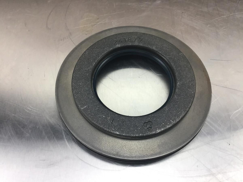 Liebherr L551 - Mjenjač: slika Liebherr L551 - Mjenjač Liebherr L551 - Mjenjač: slika Liebherr L551 - Mjenjač