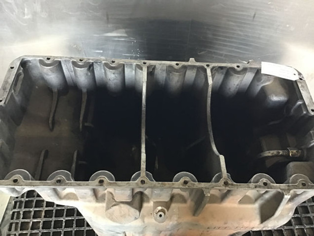 Liebherr Oil Sump - Karter: slika Liebherr Oil Sump - Karter Liebherr Oil Sump - Karter: slika Liebherr Oil Sump - Karter