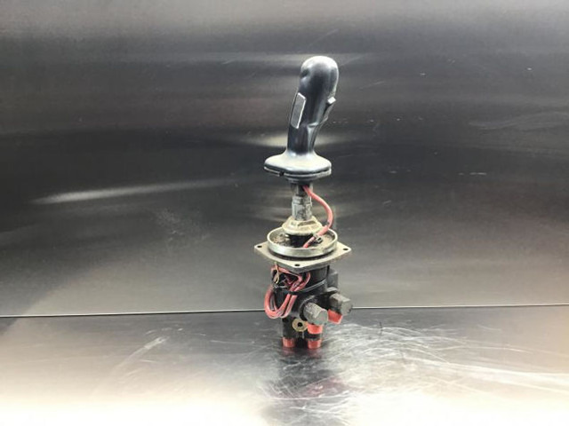 Ručica mjenjača Liebherr Pilot Control Unit: slika Ručica mjenjača Liebherr Pilot Control Unit Ručica mjenjača Liebherr Pilot Control Unit: slika Ručica mjenjača Liebherr Pilot Control Unit