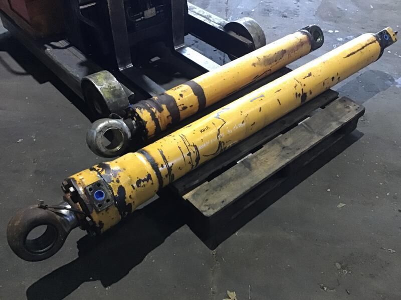 Liebherr R934B / R944 / R954B / R954C / A954 Li / A954B Li / R934C / R942 LI / R954 - Hidraulični cilindar: slika Liebherr R934B / R944 / R954B / R954C / A954 Li / A954B Li / R934C / R942 LI / R954 - Hidraulični cilindar Liebherr R934B / R944 / R954B / R954C / A954 Li / A954B Li / R934C / R942 LI / R954 - Hidraulični cilindar: slika Liebherr R934B / R944 / R954B / R954C / A954 Li / A954B Li / R934C / R942 LI / R954 - Hidraulični cilindar