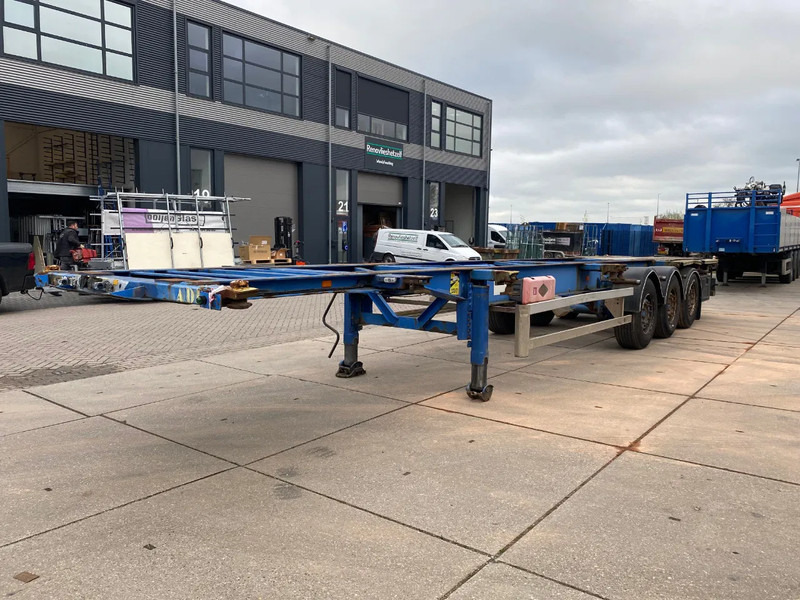 Van Hool 3B0079 / Container chassis / SAF + Disc - Transporter kontejnera/ Poluprikolica s izmjenjivim sanducima: slika Van Hool 3B0079 / Container chassis / SAF + Disc - Transporter kontejnera/ Poluprikolica s izmjenjivim sanducima Van Hool 3B0079 / Container chassis / SAF + Disc - Transporter kontejnera/ Poluprikolica s izmjenjivim sanducima: slika Van Hool 3B0079 / Container chassis / SAF + Disc - Transporter kontejnera/ Poluprikolica s izmjenjivim sanducima