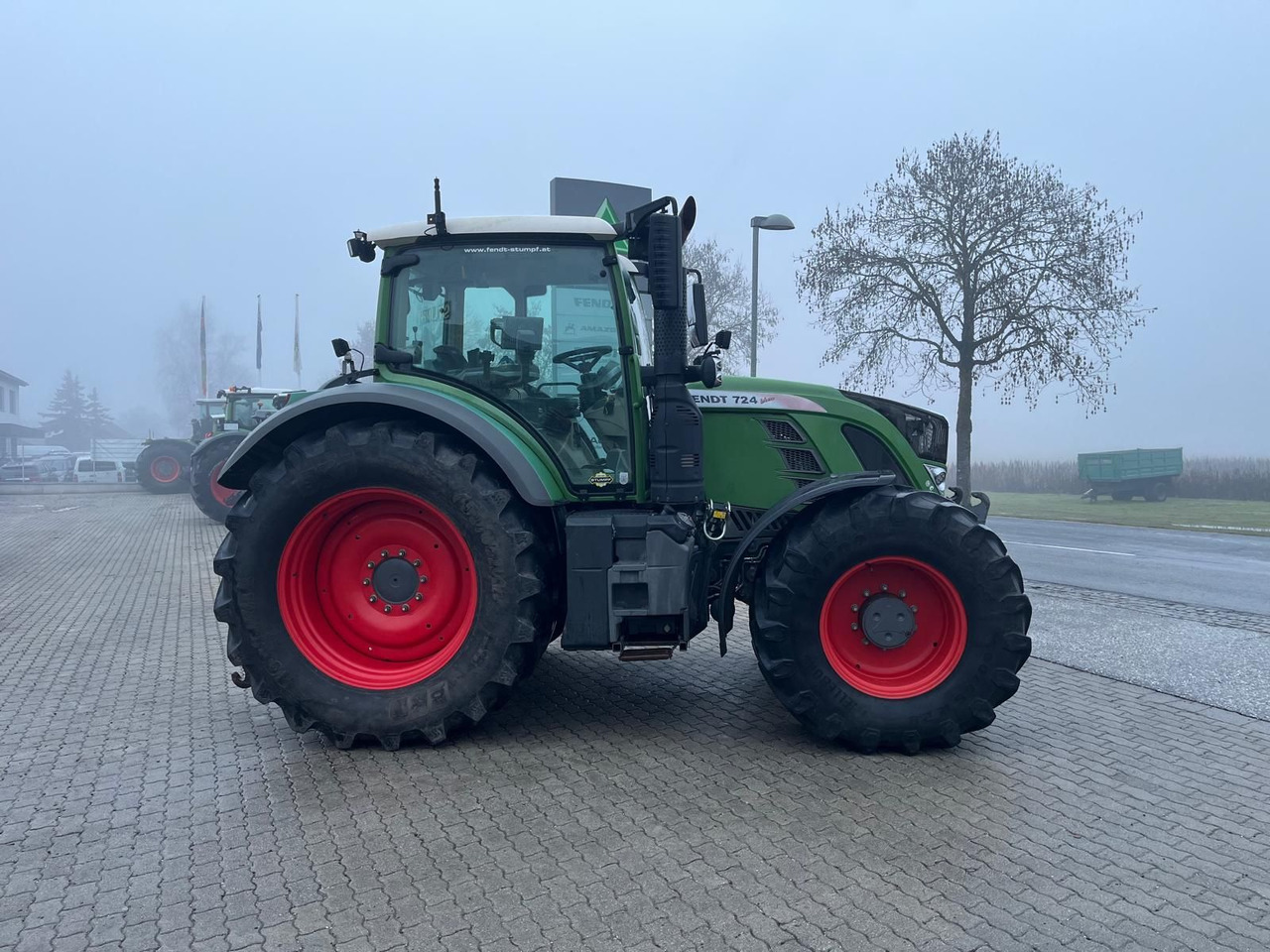 Fendt 724 Vario - Traktor: slika Fendt 724 Vario - Traktor Fendt 724 Vario - Traktor: slika Fendt 724 Vario - Traktor