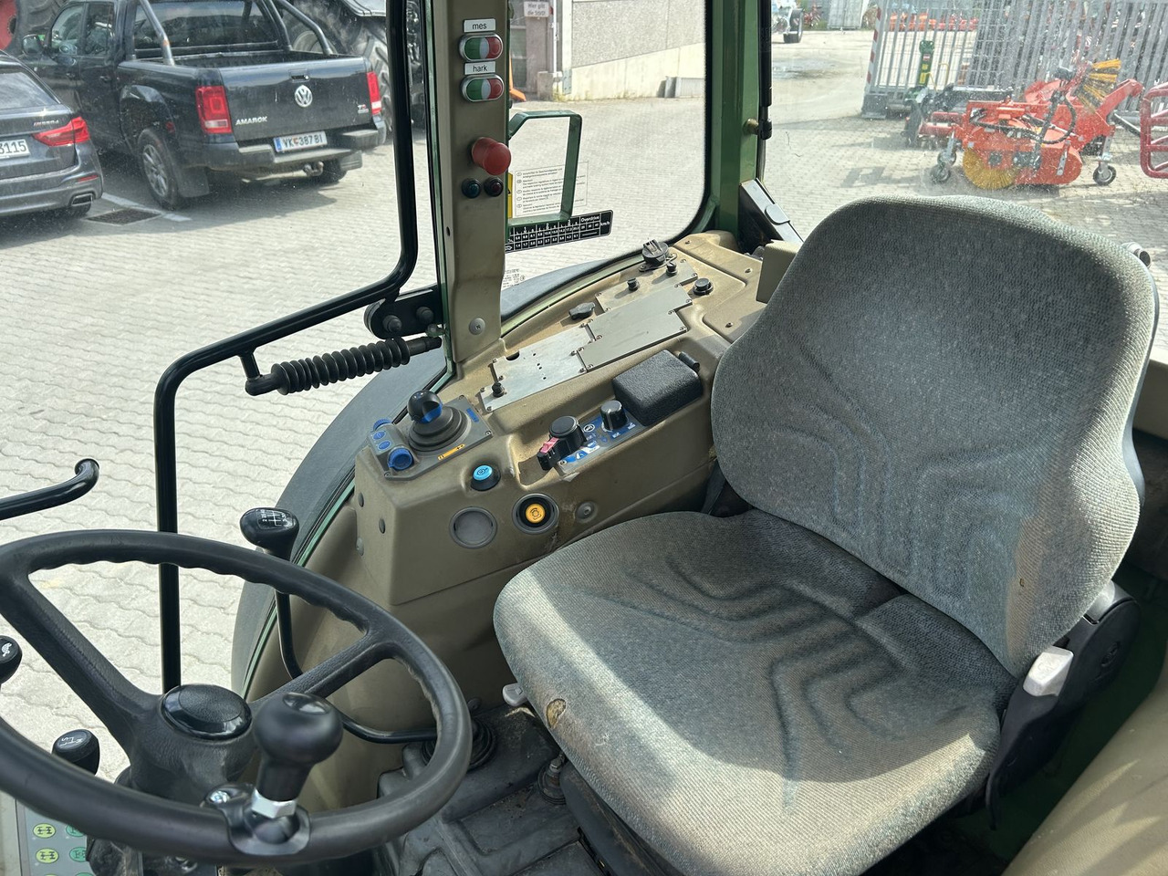 Fendt Farmer 208 PA - Traktor: slika Fendt Farmer 208 PA - Traktor Fendt Farmer 208 PA - Traktor: slika Fendt Farmer 208 PA - Traktor