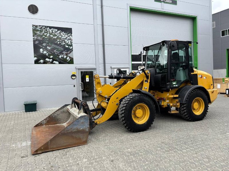 Cat 908 M - Utovarivač na kotačima: slika Cat 908 M - Utovarivač na kotačima Cat 908 M - Utovarivač na kotačima: slika Cat 908 M - Utovarivač na kotačima
