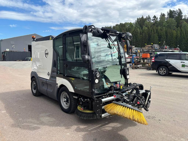 Mathieu MC-210 Azura Flex Street Sweeper - Cestovna čistilica: slika Mathieu MC-210 Azura Flex Street Sweeper - Cestovna čistilica Mathieu MC-210 Azura Flex Street Sweeper - Cestovna čistilica: slika Mathieu MC-210 Azura Flex Street Sweeper - Cestovna čistilica