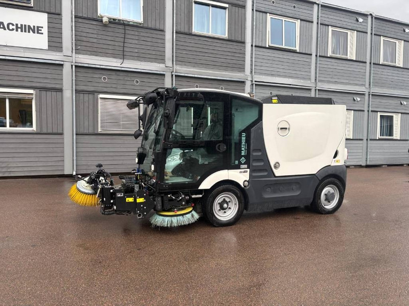Mathieu MC-210 Azura Flex Street Sweeper - Cestovna čistilica: slika Mathieu MC-210 Azura Flex Street Sweeper - Cestovna čistilica Mathieu MC-210 Azura Flex Street Sweeper - Cestovna čistilica: slika Mathieu MC-210 Azura Flex Street Sweeper - Cestovna čistilica