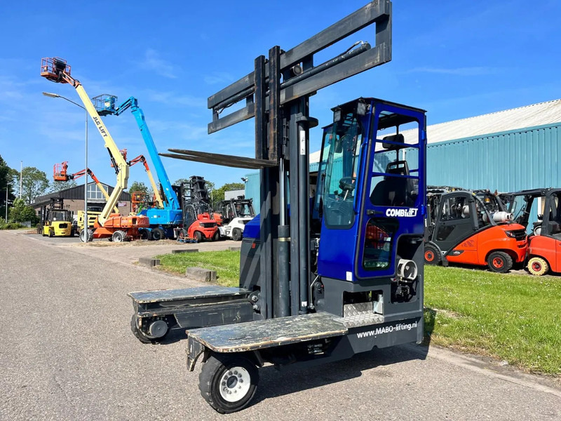 Combilift C4000 4 WAY FORKLIFT - 4-smjerni regalni viličar: slika Combilift C4000 4 WAY FORKLIFT - 4-smjerni regalni viličar Combilift C4000 4 WAY FORKLIFT - 4-smjerni regalni viličar: slika Combilift C4000 4 WAY FORKLIFT - 4-smjerni regalni viličar