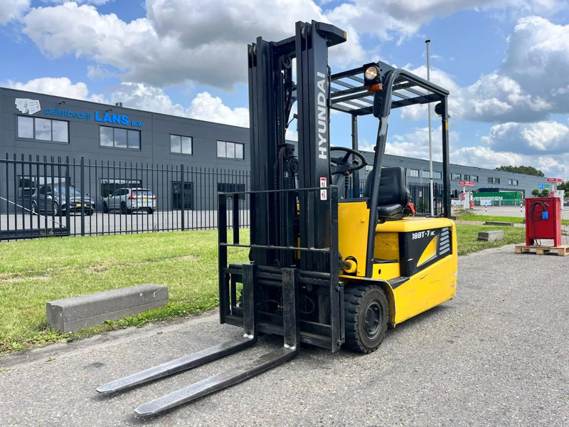 Hyundai 18BT-7 - Električni viličar: slika Hyundai 18BT-7 - Električni viličar Hyundai 18BT-7 - Električni viličar: slika Hyundai 18BT-7 - Električni viličar