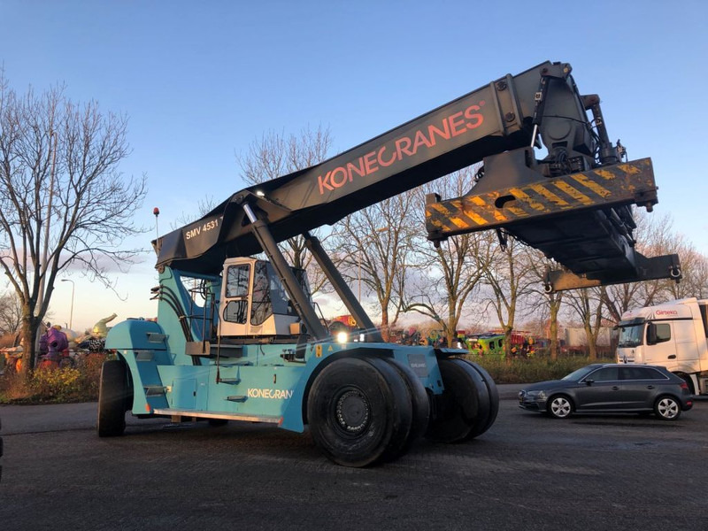 KONECRANES SMV4531 TB5 - Dohvatni viličar: slika KONECRANES SMV4531 TB5 - Dohvatni viličar KONECRANES SMV4531 TB5 - Dohvatni viličar: slika KONECRANES SMV4531 TB5 - Dohvatni viličar