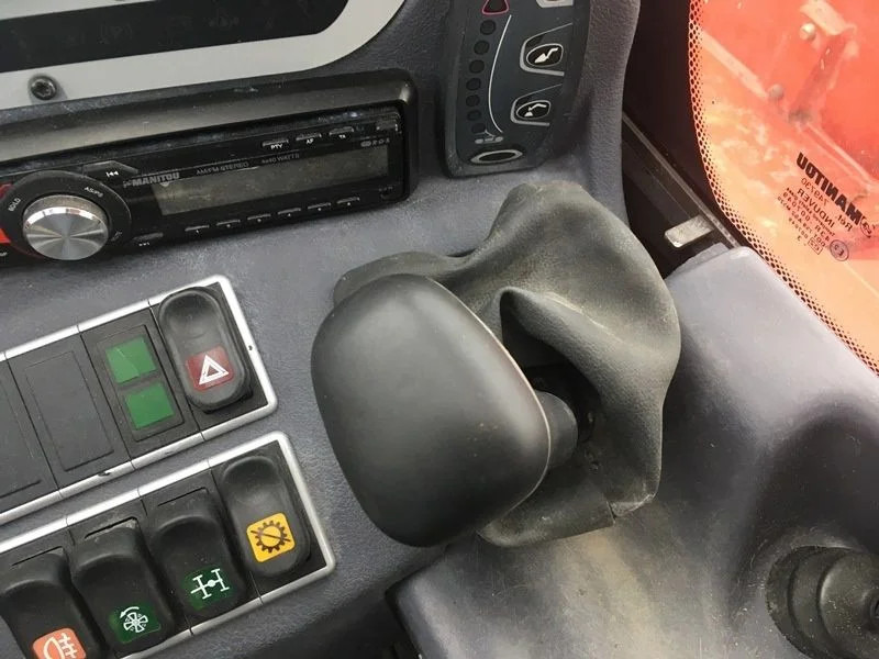 Teleskopski rukovatelj Manitou MLT735 120 LSU: slika Teleskopski rukovatelj Manitou MLT735 120 LSU