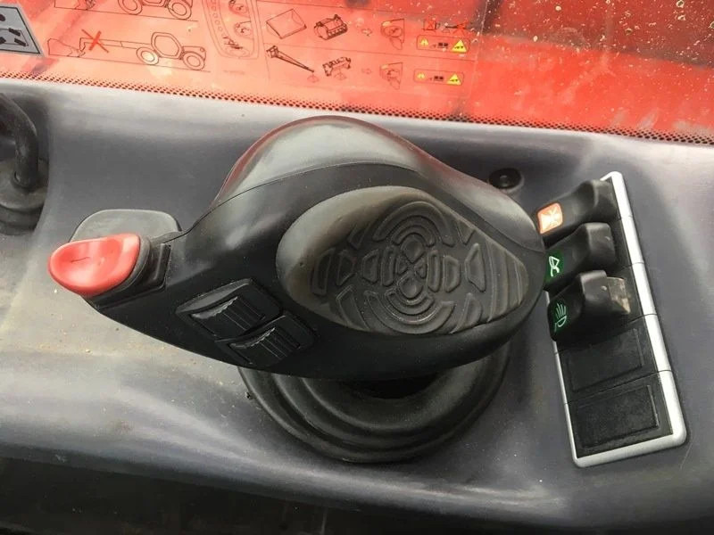 Teleskopski rukovatelj Manitou MLT735 120 LSU: slika Teleskopski rukovatelj Manitou MLT735 120 LSU