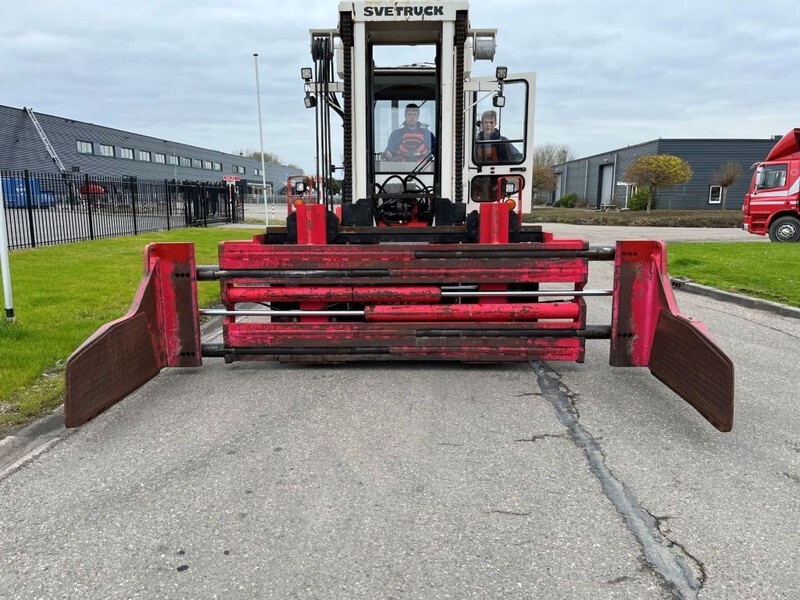Bolzoni PULP BALE CLAMP P-1000-LS - Priključak: slika Bolzoni PULP BALE CLAMP P-1000-LS - Priključak Bolzoni PULP BALE CLAMP P-1000-LS - Priključak: slika Bolzoni PULP BALE CLAMP P-1000-LS - Priključak