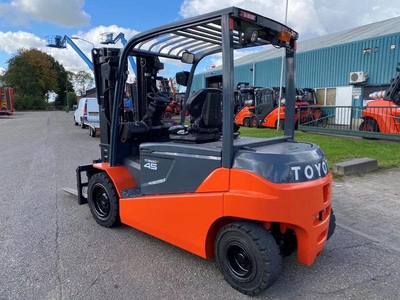 Električni viličar Toyota 8FBMT45: slika Električni viličar Toyota 8FBMT45 Električni viličar Toyota 8FBMT45: slika Električni viličar Toyota 8FBMT45