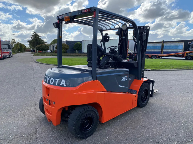 Električni viličar Toyota 8FBMT45: slika Električni viličar Toyota 8FBMT45 Električni viličar Toyota 8FBMT45: slika Električni viličar Toyota 8FBMT45