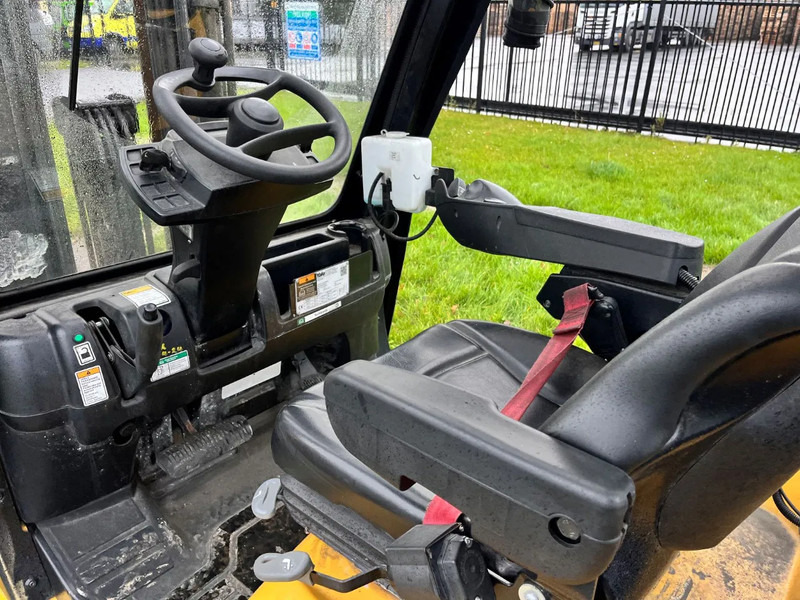 Plinski viličar Yale GLP25VXE2170: slika Plinski viličar Yale GLP25VXE2170 Plinski viličar Yale GLP25VXE2170: slika Plinski viličar Yale GLP25VXE2170