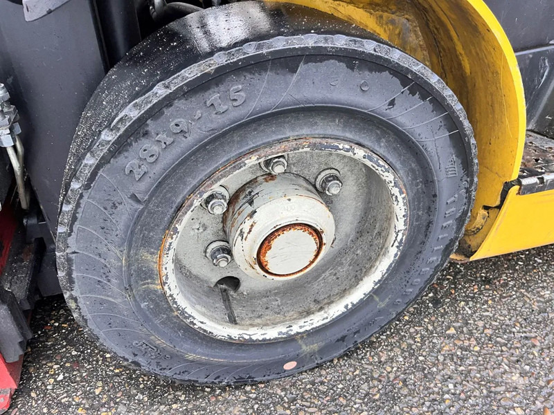 Plinski viličar Yale GLP25VXE2170: slika Plinski viličar Yale GLP25VXE2170 Plinski viličar Yale GLP25VXE2170: slika Plinski viličar Yale GLP25VXE2170