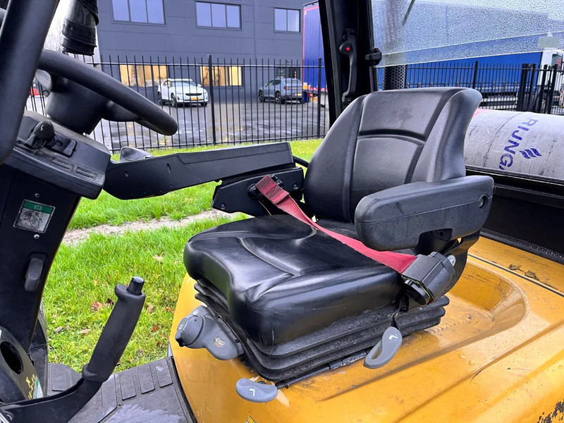 Plinski viličar Yale GLP25VXE2170: slika Plinski viličar Yale GLP25VXE2170 Plinski viličar Yale GLP25VXE2170: slika Plinski viličar Yale GLP25VXE2170