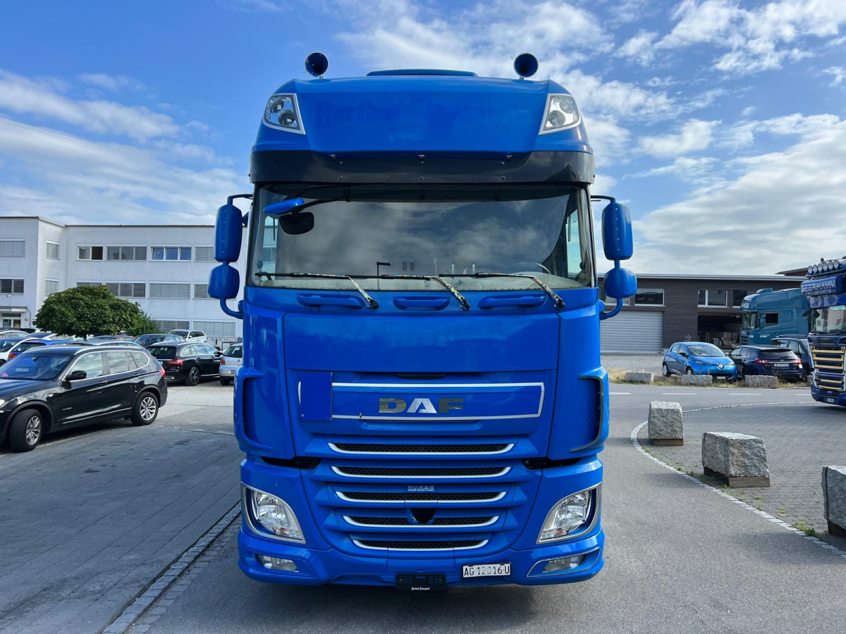 DAF XF510 6x2 - Kamion s ceradom: slika DAF XF510 6x2 - Kamion s ceradom DAF XF510 6x2 - Kamion s ceradom: slika DAF XF510 6x2 - Kamion s ceradom