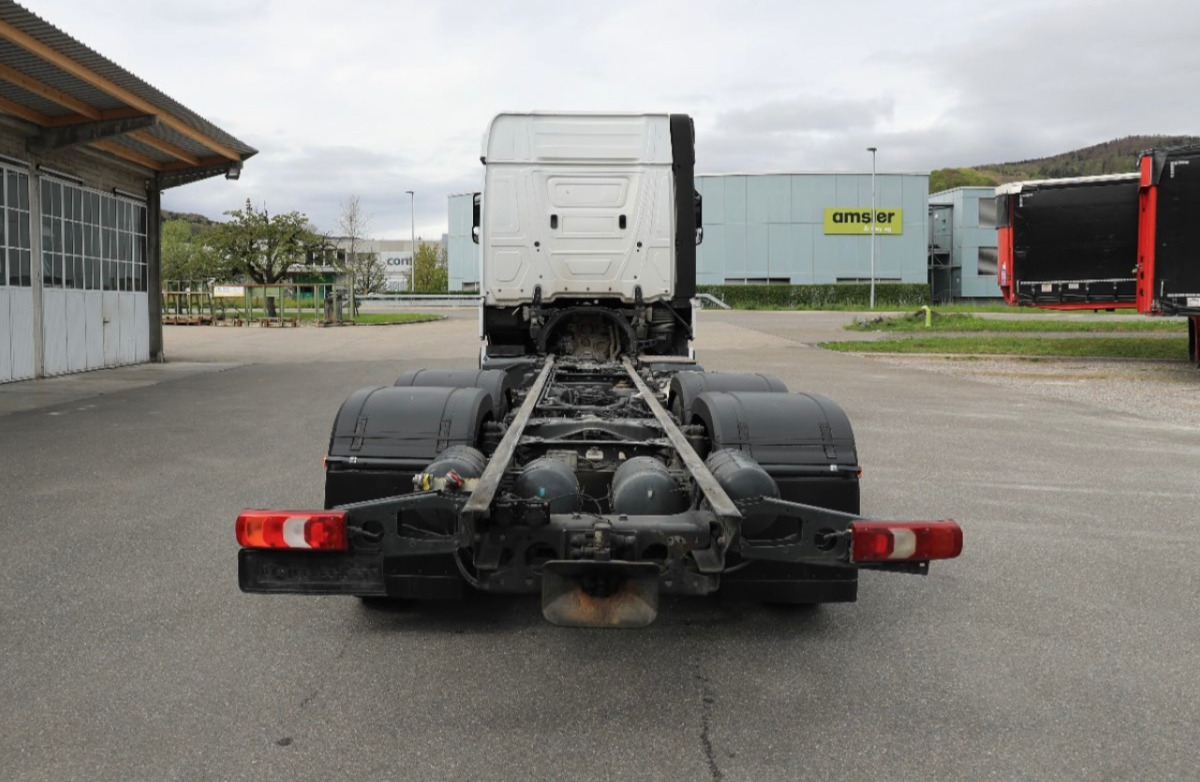 MERCEDES Actros 2548 6x2 - Kamion-šasija: slika MERCEDES Actros 2548 6x2 - Kamion-šasija MERCEDES Actros 2548 6x2 - Kamion-šasija: slika MERCEDES Actros 2548 6x2 - Kamion-šasija