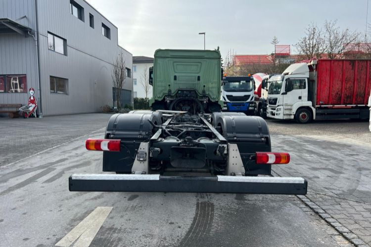 Mercedes-Benz Actros 2543 6x2 - Kamion-šasija: slika Mercedes-Benz Actros 2543 6x2 - Kamion-šasija Mercedes-Benz Actros 2543 6x2 - Kamion-šasija: slika Mercedes-Benz Actros 2543 6x2 - Kamion-šasija