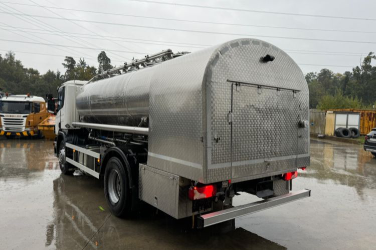 Kamion cisterna Scania P410 4x2 Jansky: slika Kamion cisterna Scania P410 4x2 Jansky