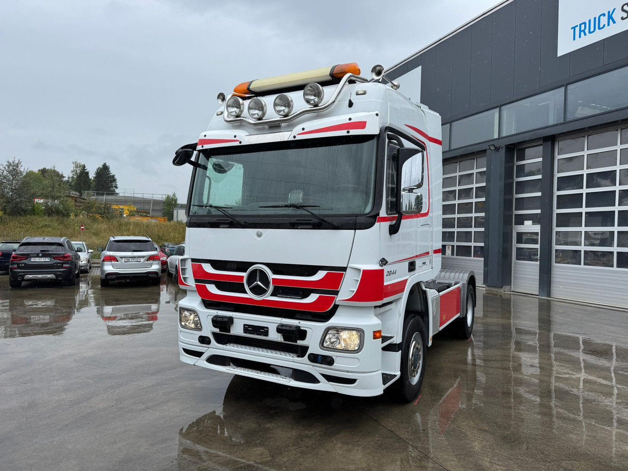 MERCEDES Actros 2044 4x4 - Tegljač: slika MERCEDES Actros 2044 4x4 - Tegljač MERCEDES Actros 2044 4x4 - Tegljač: slika MERCEDES Actros 2044 4x4 - Tegljač