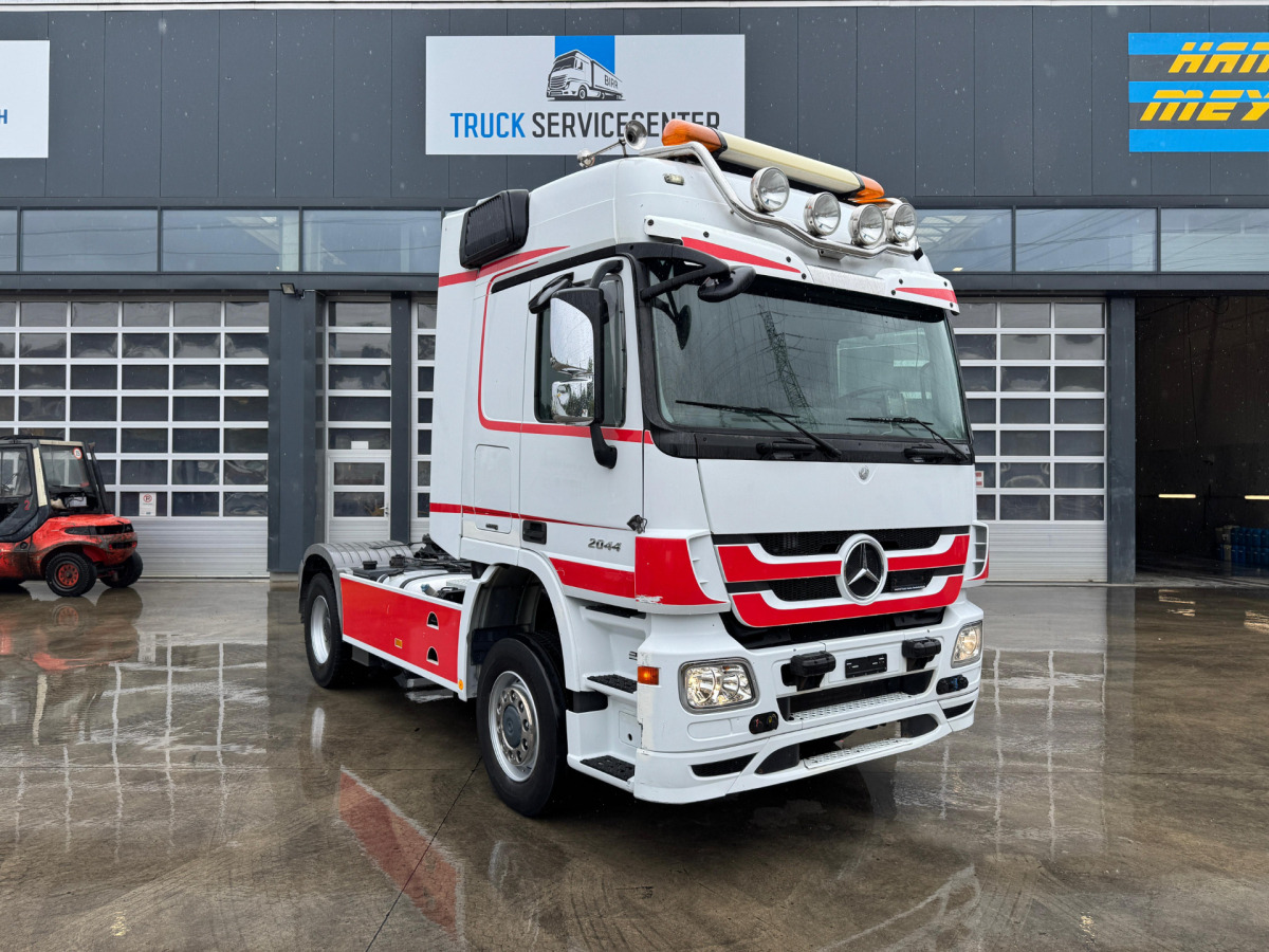 MERCEDES Actros 2044 4x4 - Tegljač: slika MERCEDES Actros 2044 4x4 - Tegljač MERCEDES Actros 2044 4x4 - Tegljač: slika MERCEDES Actros 2044 4x4 - Tegljač