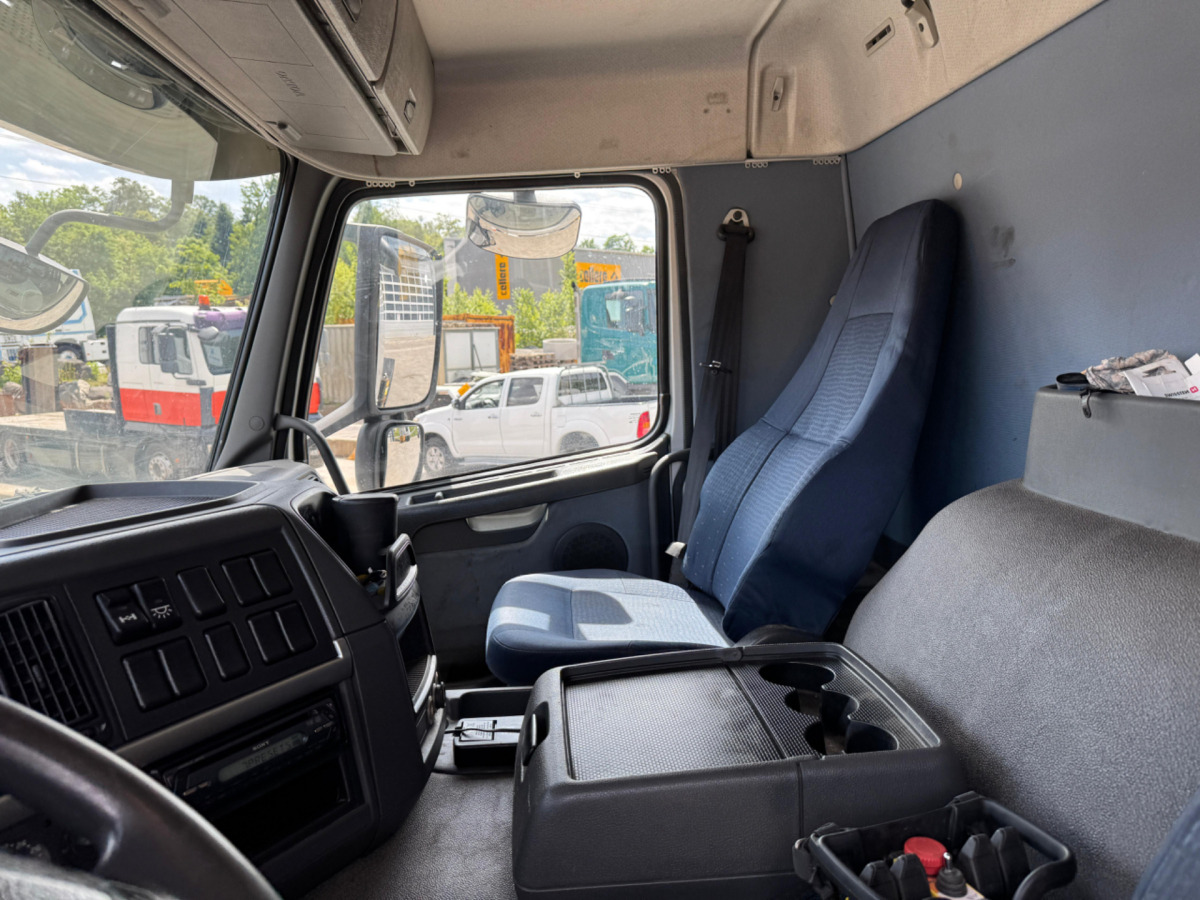 Kamion s kranom VOLVO FM-400 4x2 Bonfiglioli 15000-4: slika Kamion s kranom VOLVO FM-400 4x2 Bonfiglioli 15000-4